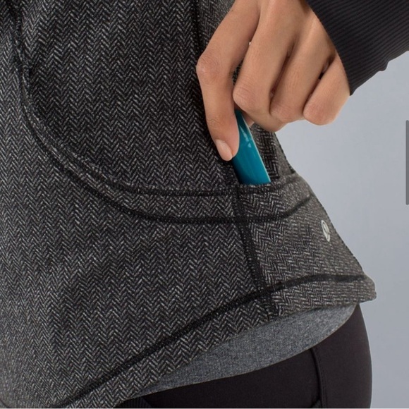 Lululemon Base Runner Pullover Jacket - Size 6 - Picture 8 of 10